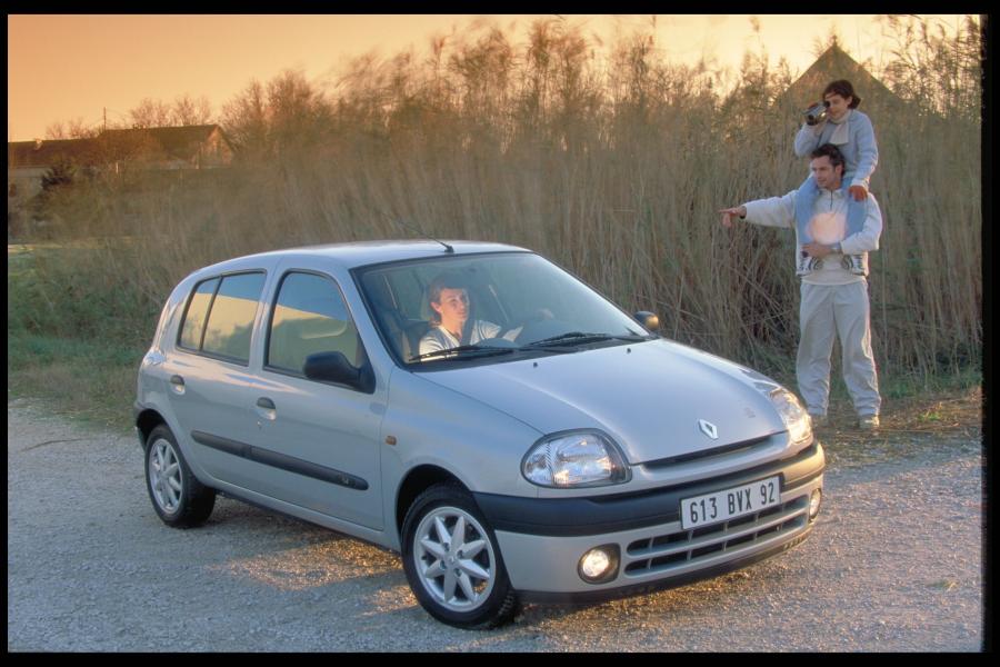  Renault Clio 1998 года  (фото 65 из 106)